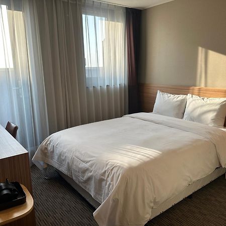 Golden Harbor Hotel Pyeongtaek Extérieur photo