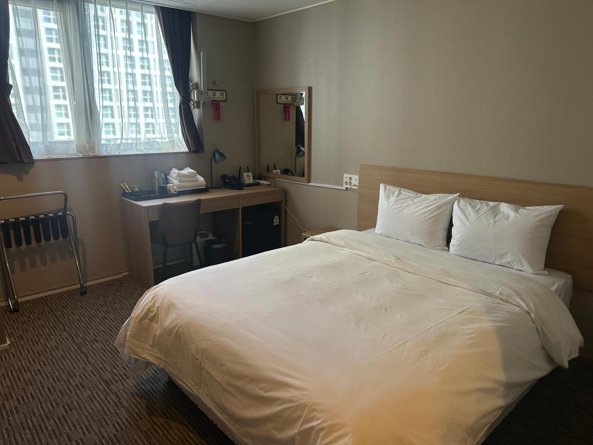 Golden Harbor Hotel Pyeongtaek Extérieur photo